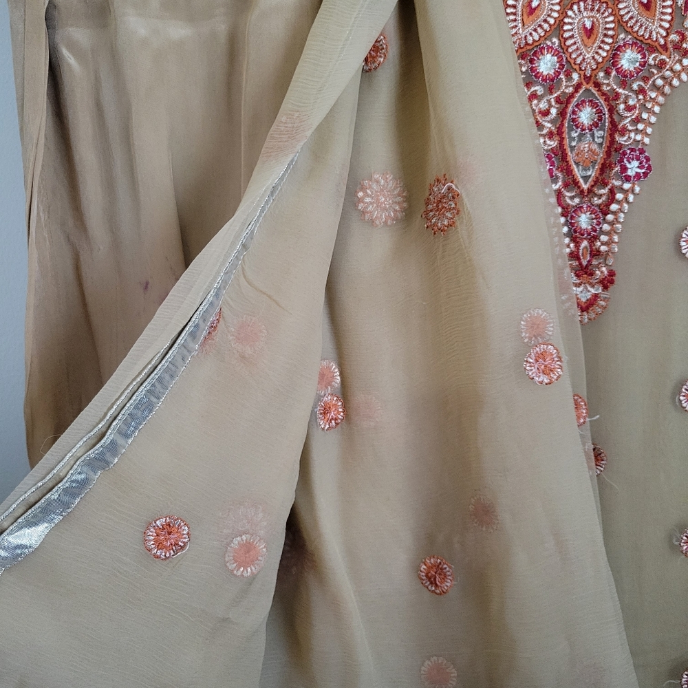Pakistani shalwar kameez - Picture 4 of 5